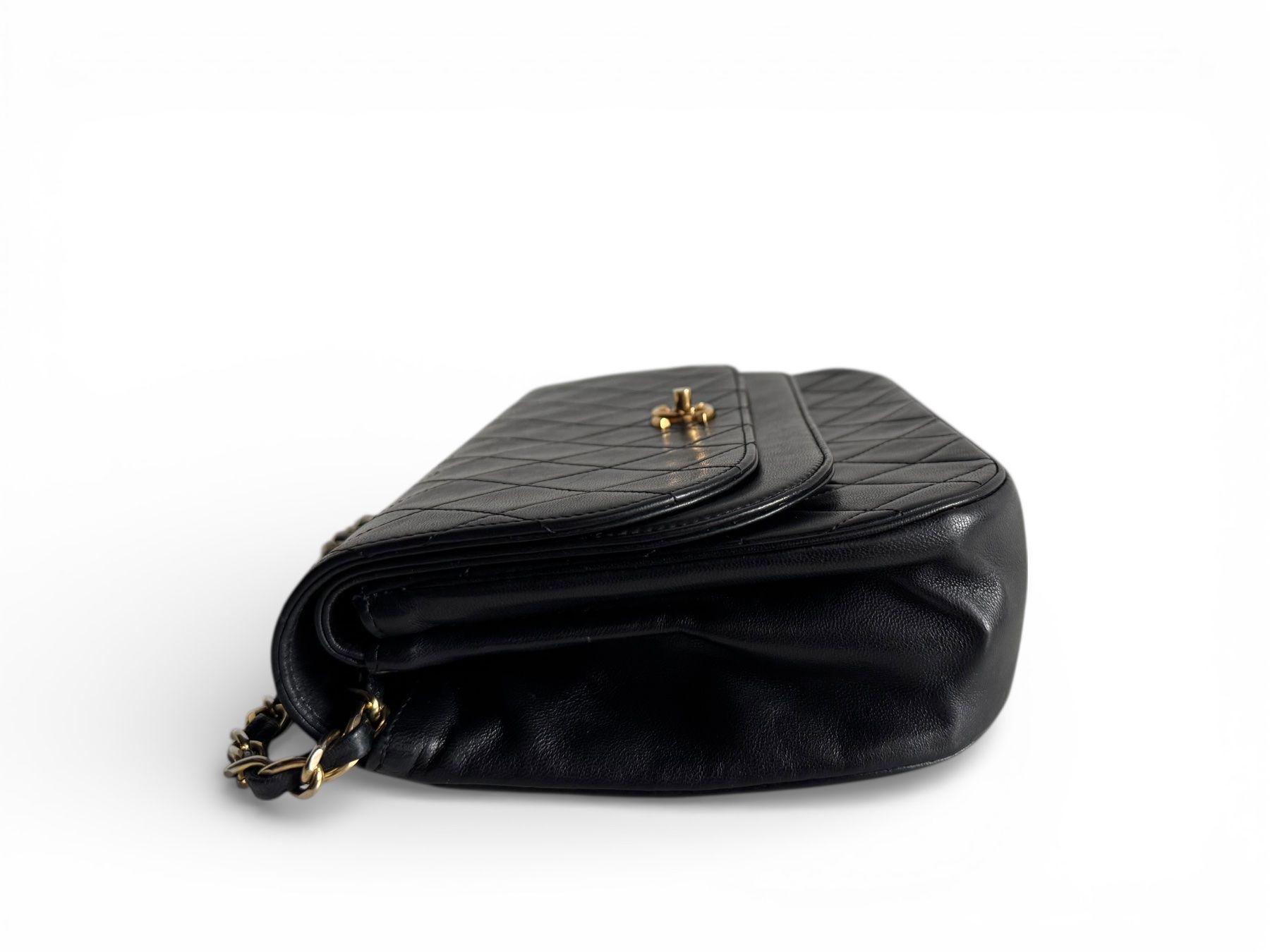 Chanel Borse da donna: CHANEL Lambskin Half Moon Double Flap Tasche – Usato da Kriens venduto da hannaandkiko 1