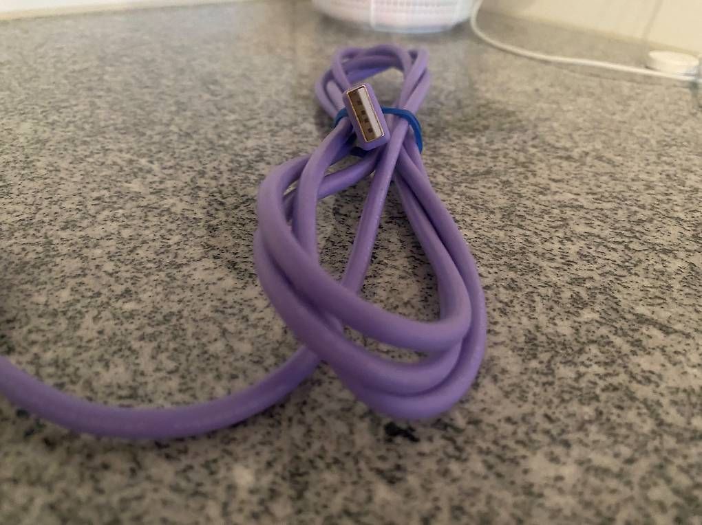 Cavi: USB-Ladekabel  Lila, ca. 1 Meter – Usato da Gebenstorf venduto da Melodi61