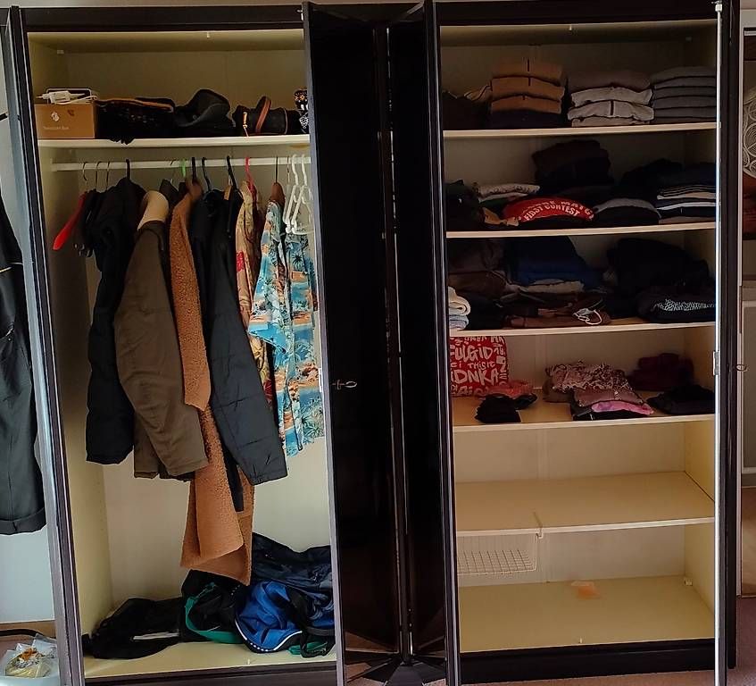 Schränke: Armoire - penderie à 4 miroirs – Gebraucht aus Montbrelloz von laz_2nsl 1