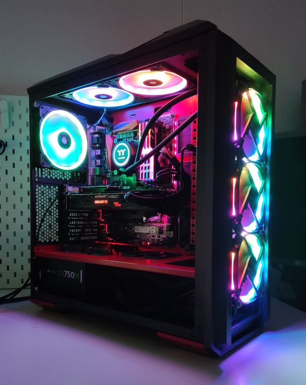 Gamer PC mit LED Beleuchtung