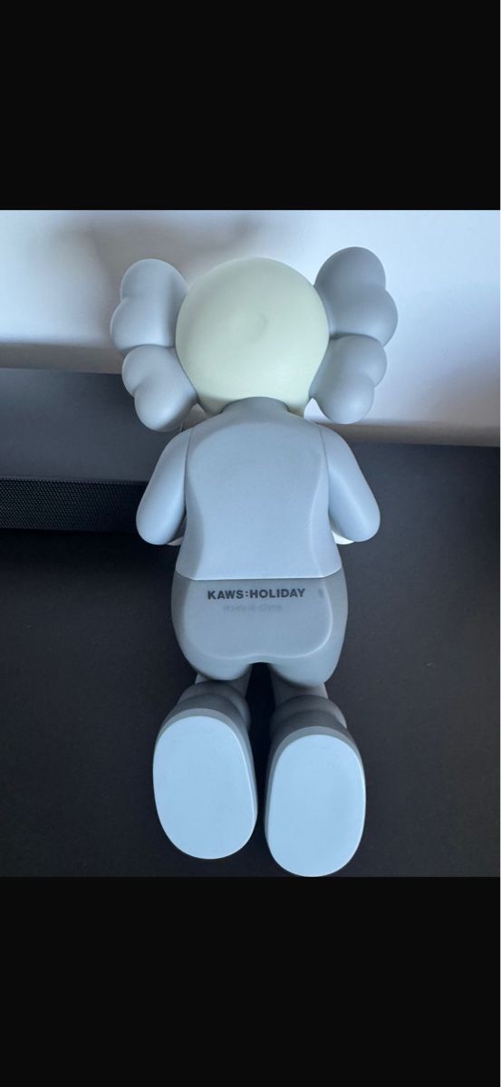 Medicom Toy Figuren: Kaws Holiday Shanghai – Gebraucht aus Pregassona von roc_6yl8 6