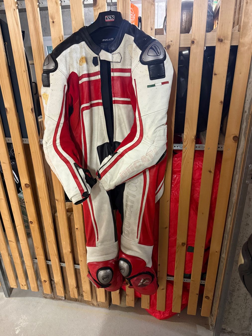 Dainese Completi: Dainese Ducati Motorrad Lederkombi – Usato da Bachenbülach venduto da Marko1997 2