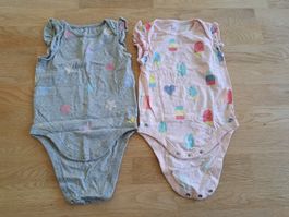 2er Set Baby Bodys Grösse 86 von GAP mit süssen Motiven