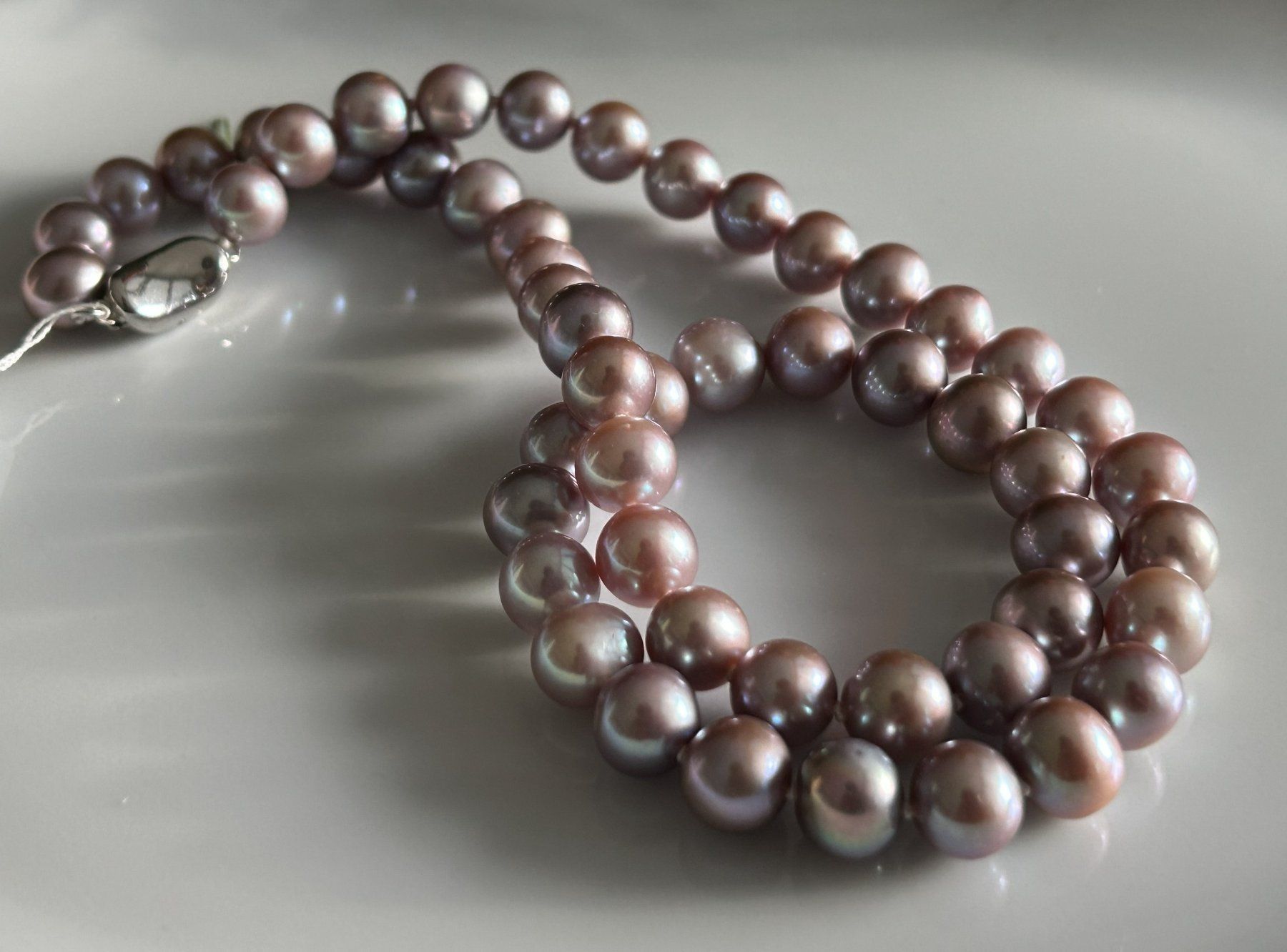 Catenine: Elegantes Süßwasser-Perlencollier in Lavendel/Violett – Nuovo e nell'imballaggio originale da Winterthur venduto da pin_6nv5 1