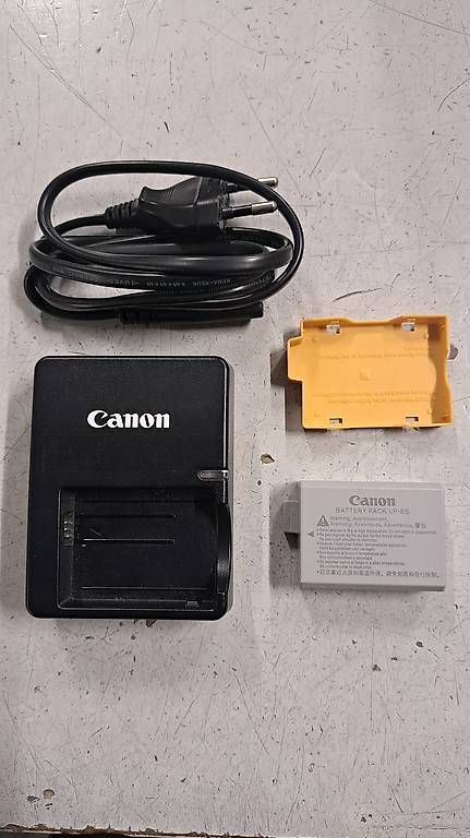 Autres accessoires: CANON LC-E5E Ladegerät mit Akku LP-E5 – D'occasion à St. Antoni par Andy85