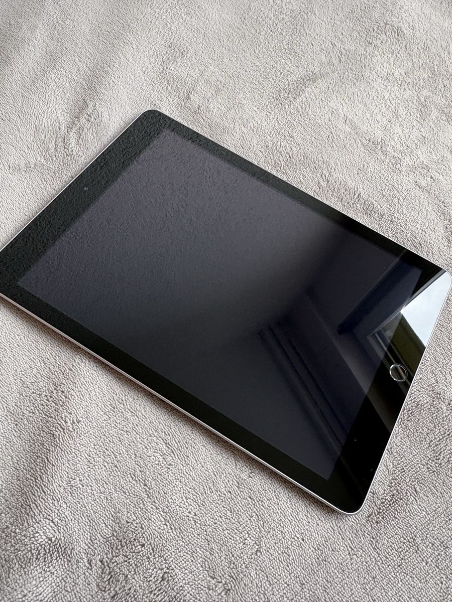 Apple Tablet PC: Apple iPad (5e génération) - 32 Go – Gebraucht aus Sion von kob_hw8y