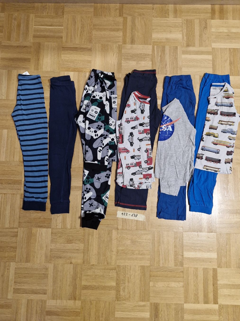 Pyjamas: pijama set 122/128 – D'occasion à ebmatingen par wady25x26x 1