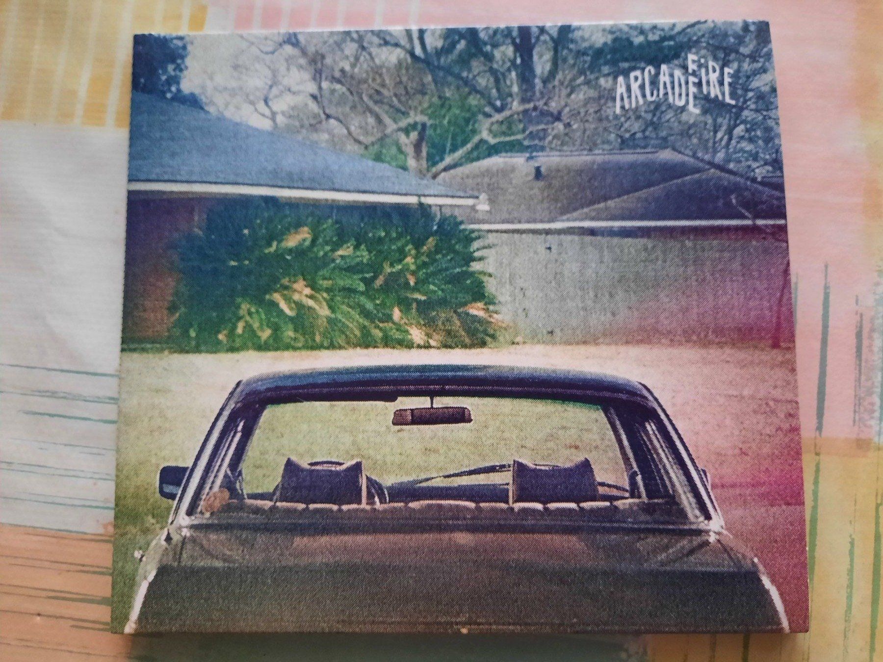 CD: CD Arcade Fire presents The Suburbs – Usato da Pully venduto da bro_n52j 1