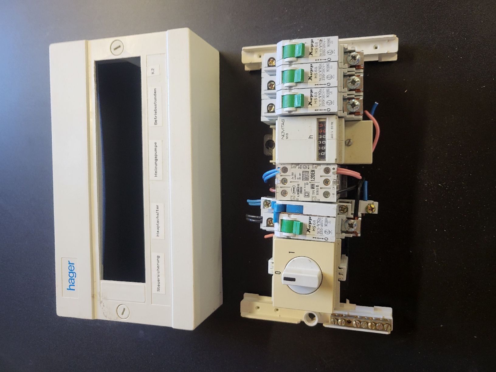 Hager Alimentation électrique: AP Hager Verteiler mit div. Einbauten – D'occasion à Alpnach Dorf par str_jdw2 1