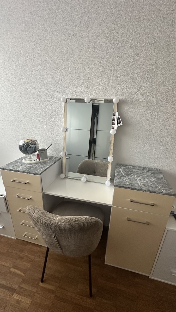 Schminktische: Schmicktisch von Otto + 2 Nachttische – Gebraucht aus Romanshorn von tin_k9vg 3