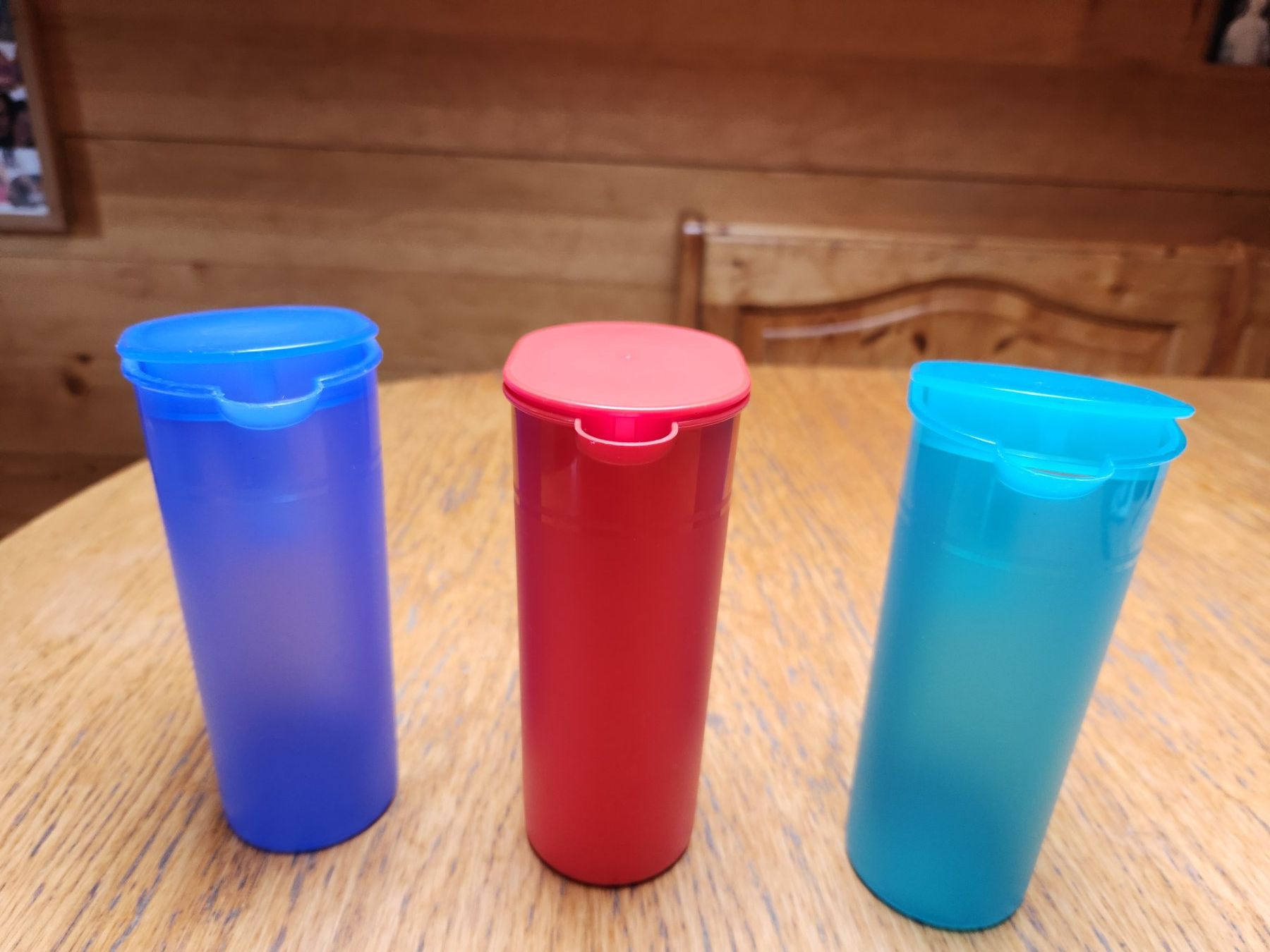 Tupperware Contenitori & Simili: Tupperware Krug 0,5l blau oder grün oder Rot – Usato da Gstaad venduto da Kuhstall-2026