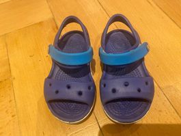 Blaue CROCS Kinder Sandalen Gr. 5 (Gr. 20 / 21)