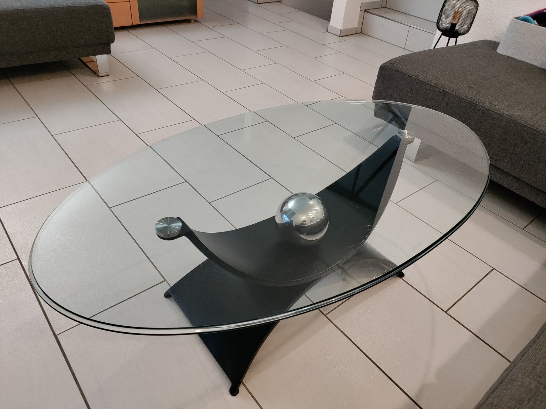 Tables: Moderner Glastisch mit elegantem Design – D'occasion à Oberburg par Stikuma 1