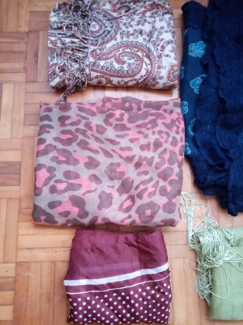 Foulards, Tücher & Schals: 6 Schals/Foulards Satz – Gebraucht aus Schöfflisdorf von nun_zr8r 1