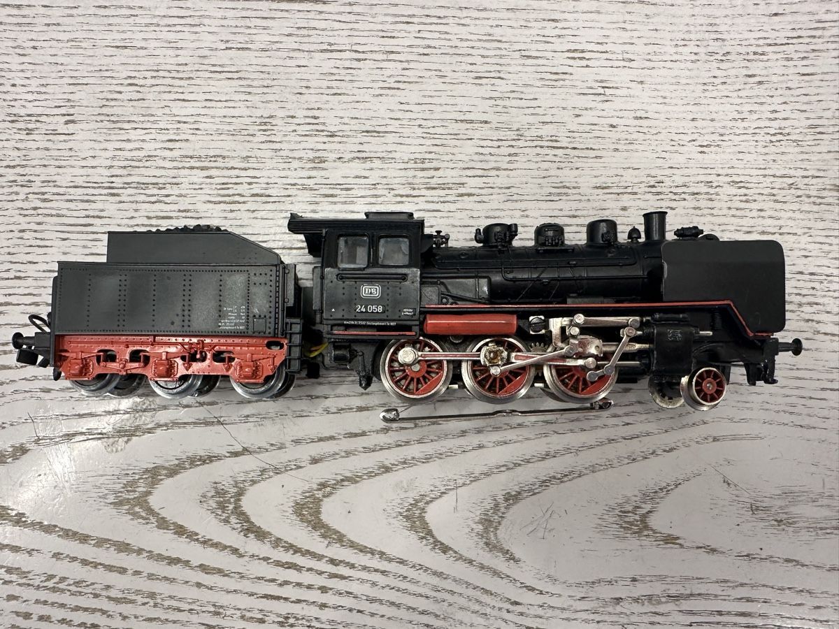 Märklin Modellini di ferrovie: Märklin 3003 DB BR 24 mfx digital – Usato da Lupsingen venduto da New-Haven 5
