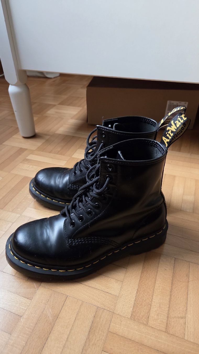 Dr. Martens Scarpe da uomo: LIKE NEW - Black Dr Martens 1460 – Nuovo (secondo la descrizione) da Zürich venduto da jul_l28v 1