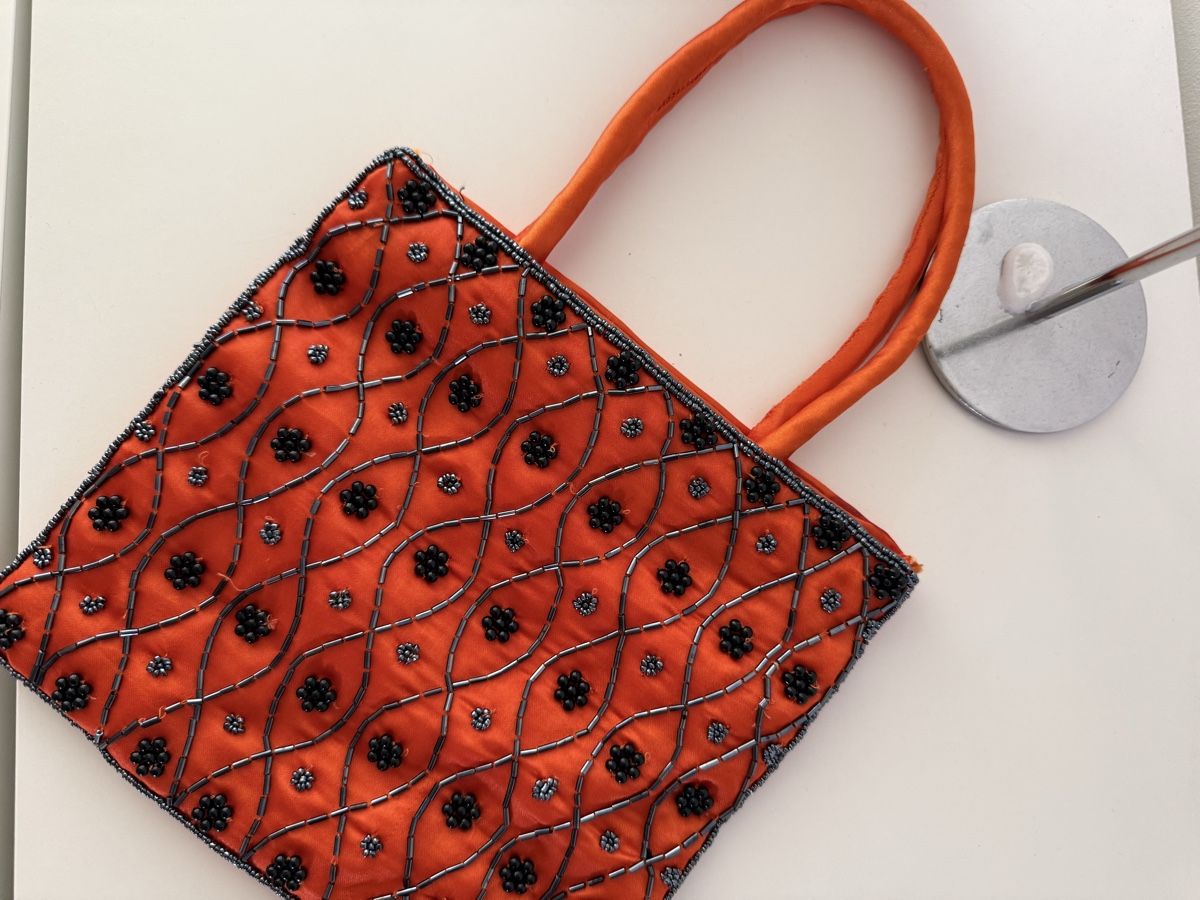 Sacs femmes: Sac à main orange perlé  – D'occasion à Monthey par sen_6ckr