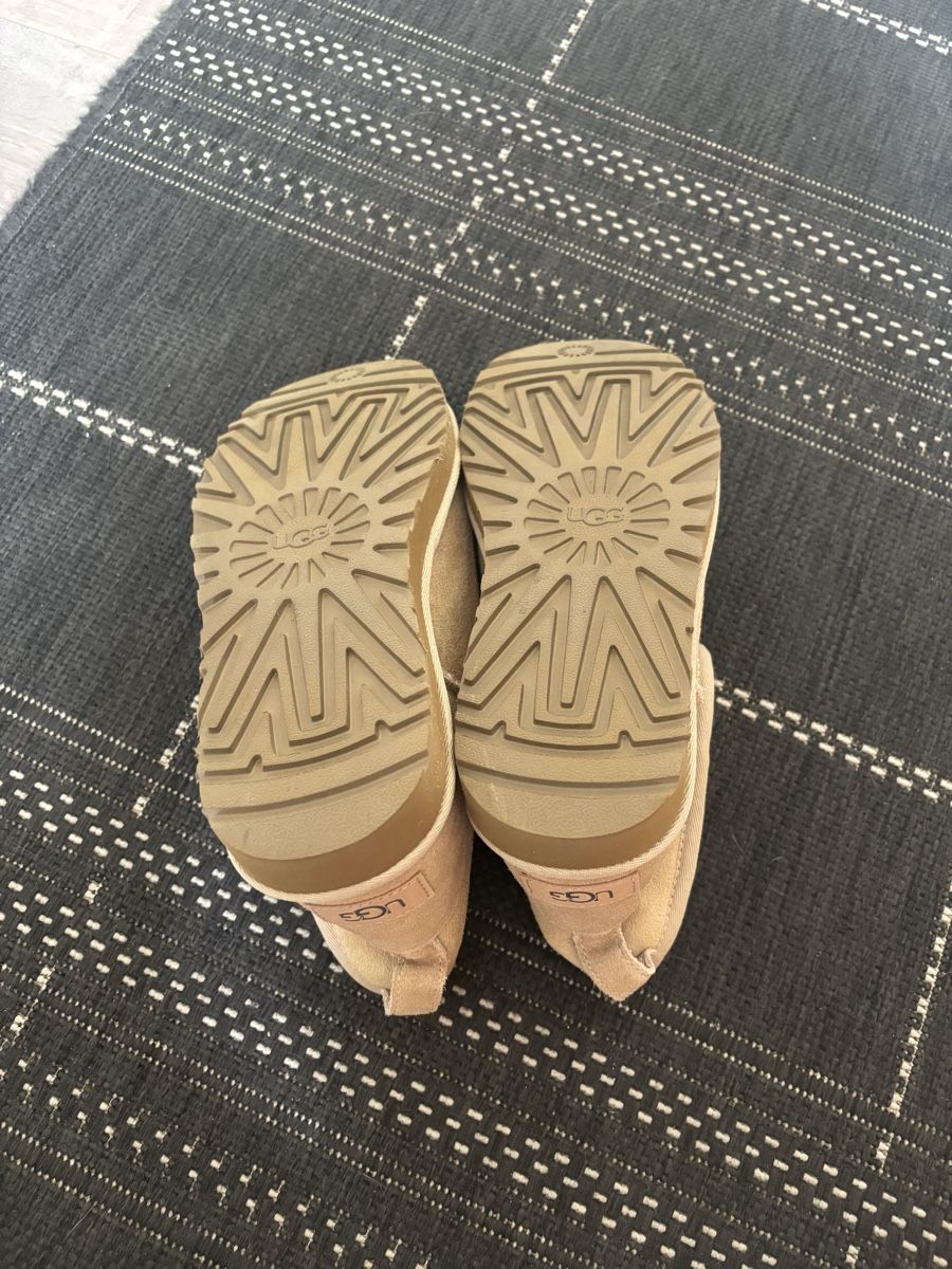 Ugg Damenschuhe: Bottillons UGG Classic Mini beige taille 39 – Neu (gemäss Beschreibung) aus Chapelle (Glâne) von cel_72mh 2