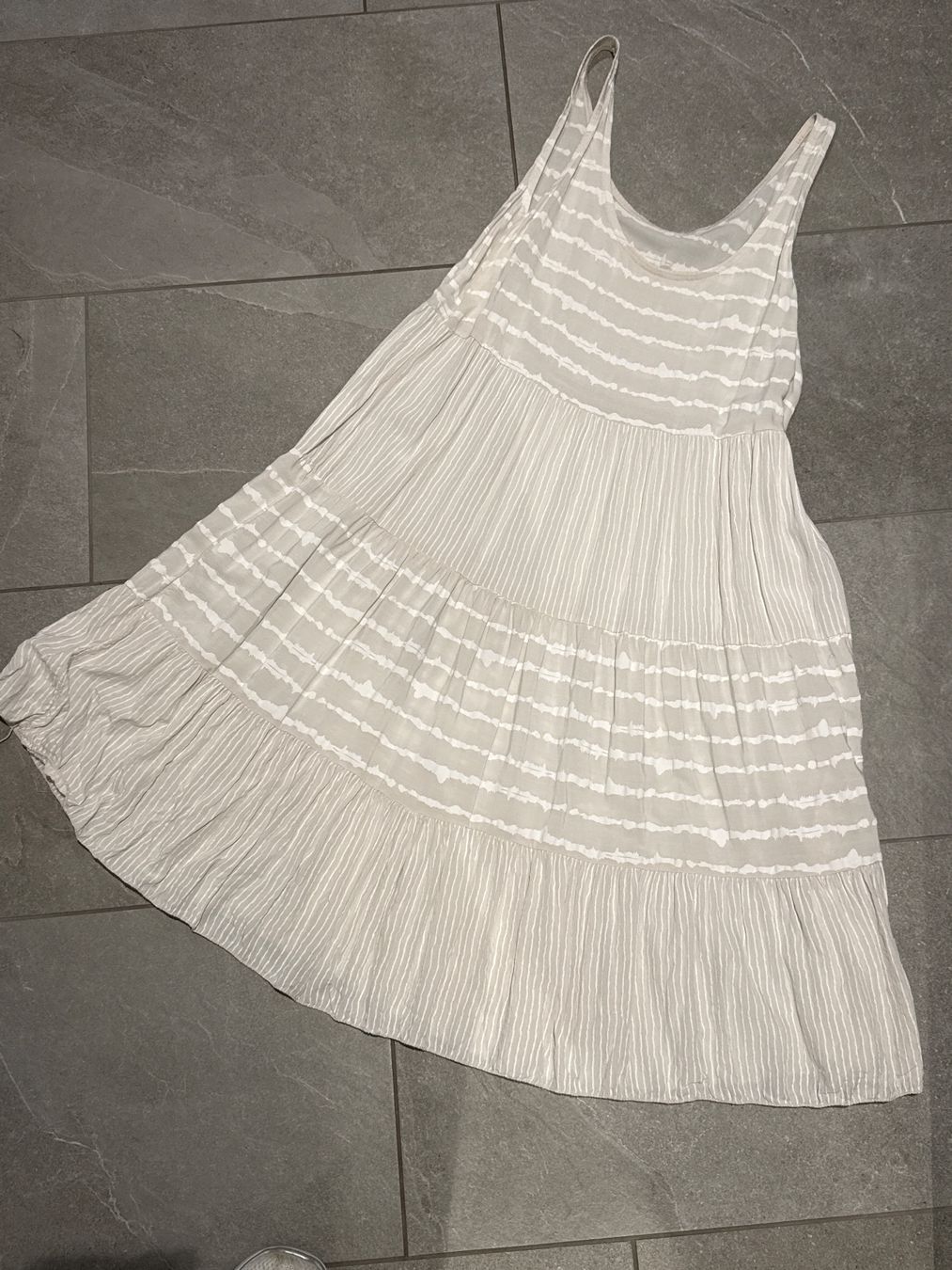 Kleider: Damen Sommer- Kleid Grösse M – Gebraucht aus Amriswil von used2use