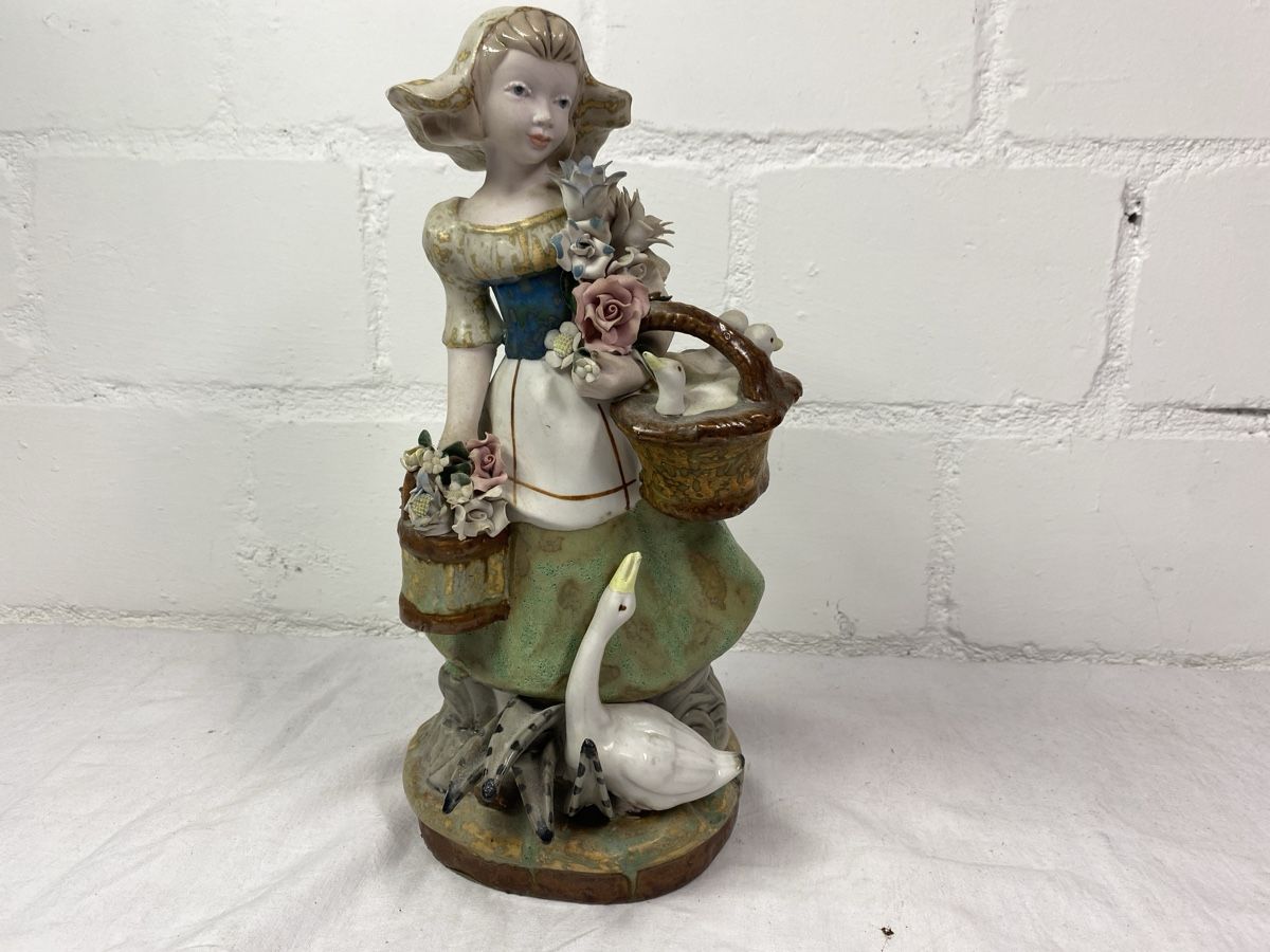 Skulpturen & Statuen: Vintage Figur Mädchen mit Gänsen, Spanien – Gebraucht aus sursee von trilli-tralli 7