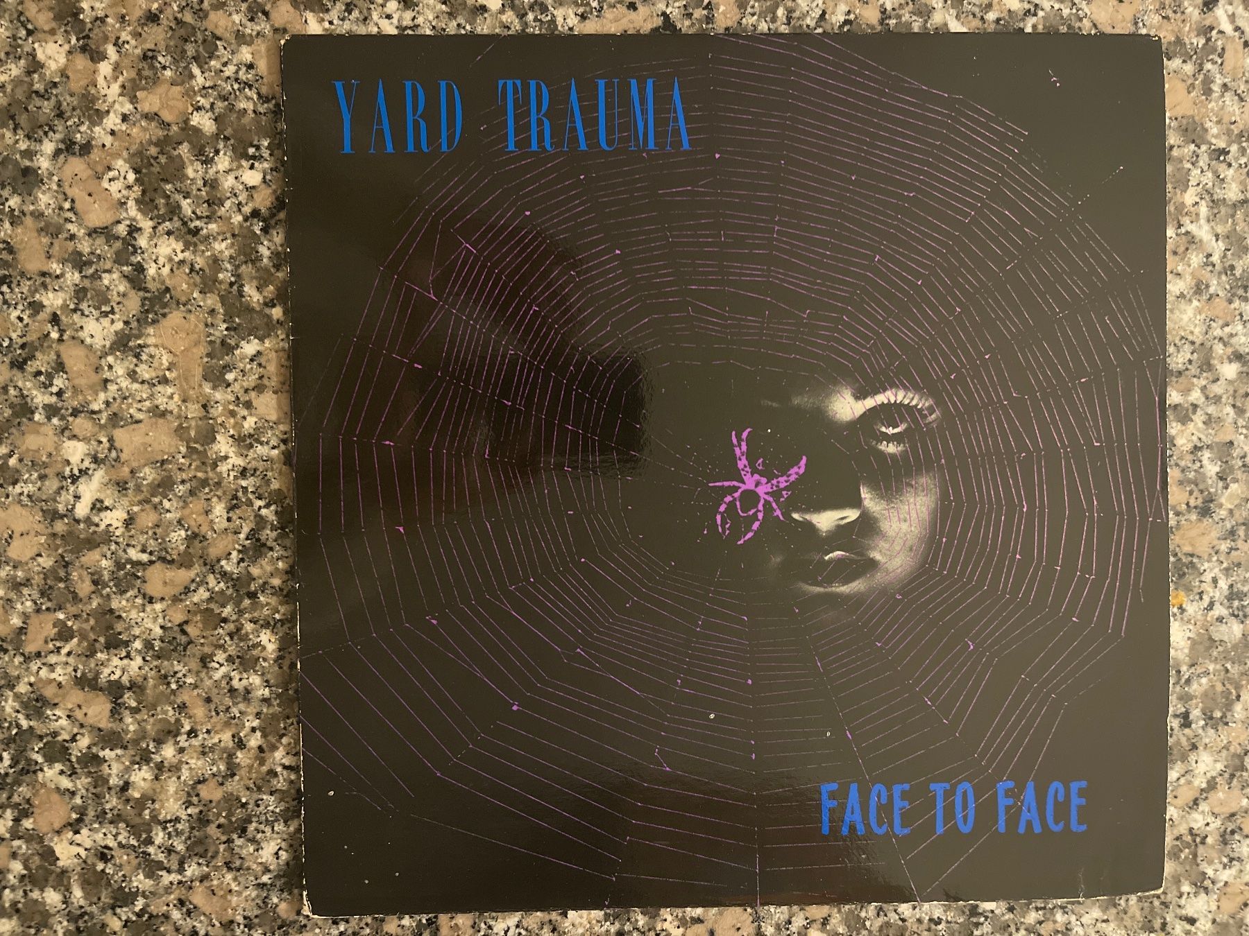 Schallplatten: A169/Yard Trauma - Face To Face – Gebraucht aus Frutigen von Philippe_jsp