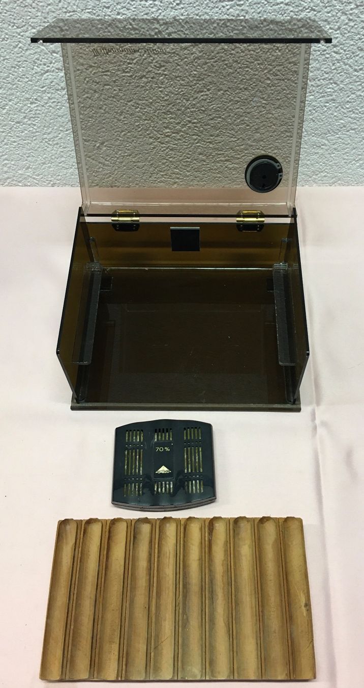 Humidificateurs: Zigarrenkiste Millennium Edition mit Hygrometer Acryl – D'occasion à Olten par ELHANDEL 3