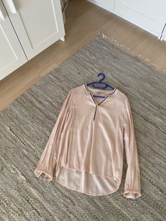 Hübsche Marée Bluse .Grösse S, für den Frühling!