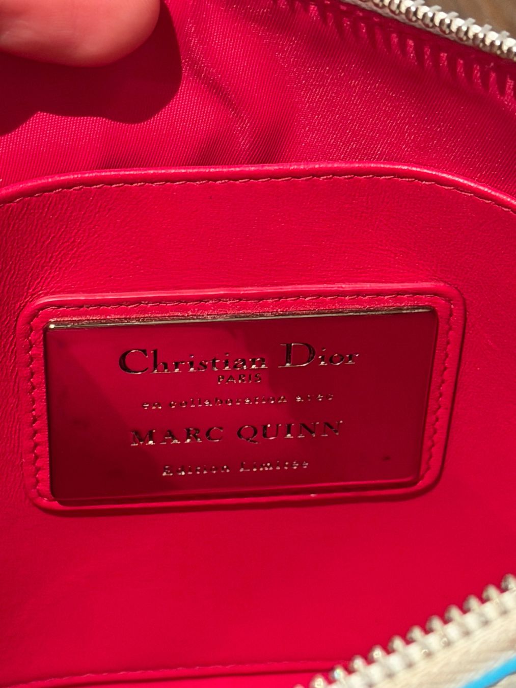 Dior Taschen: Dior x Marc Quinn Limited Edition Pouch – Neu (gemäss Beschreibung) aus Münchenbuchsee von arouse.swiss 2
