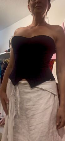 Schwarzes Nadelstreifen-Bustier mit Schnürung