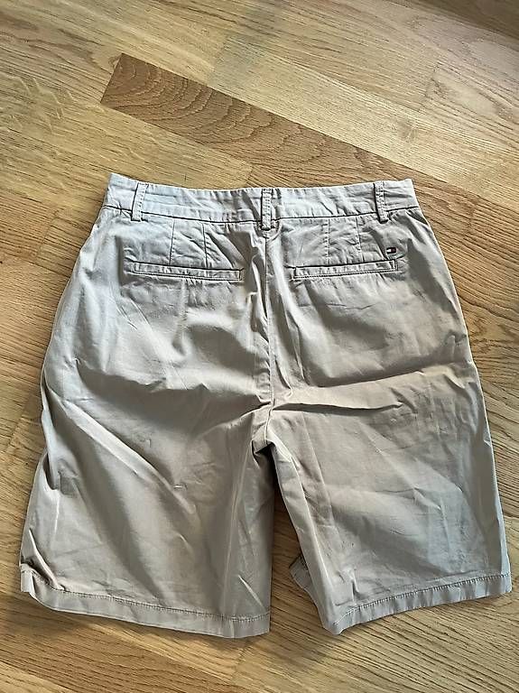 Pantaloni: Tommy Hilfiger Shorts Gr. 36 – Usato da Liestal venduto da Schatzsucher90 1