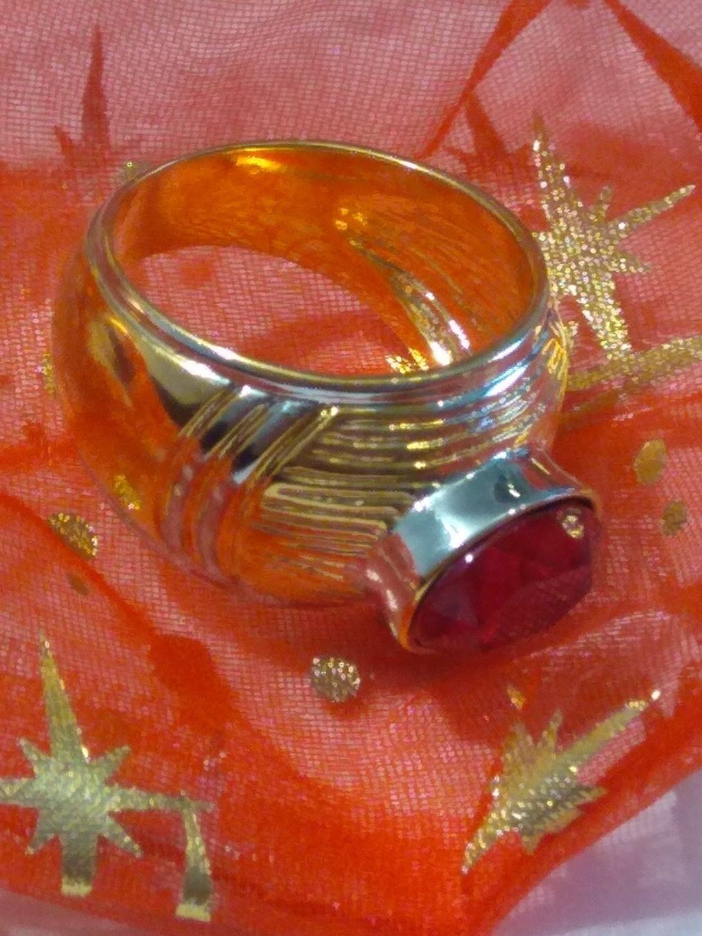 Ringe: Traumhafter Ring mit rotem Stein Gr. 51 – Neu und originalverpackt aus Münchenbuchsee von Daniel0133
