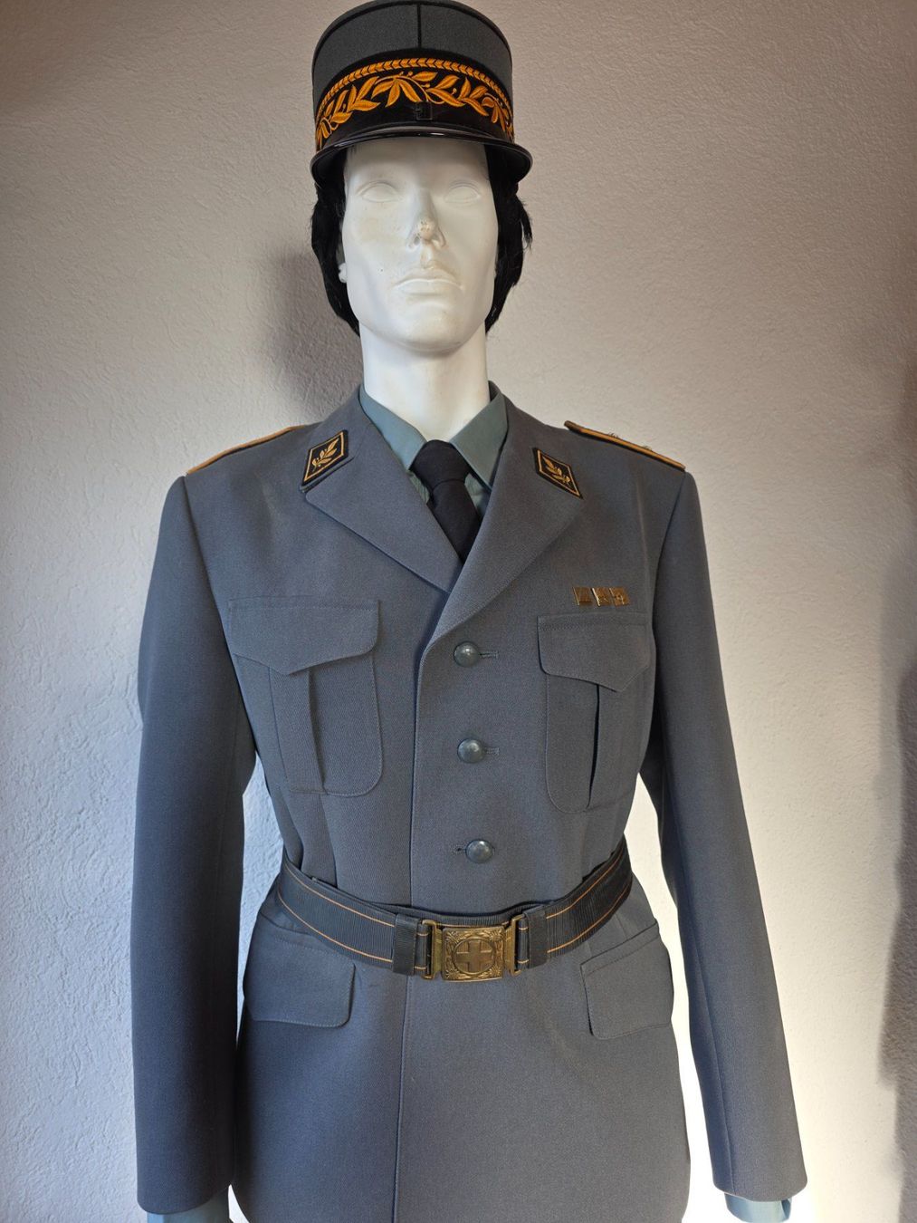 Schweizer Armee Uniformi: Uniform der CH-Armee >  Divisionär – Usato da Obermumpf venduto da oiskypoisky