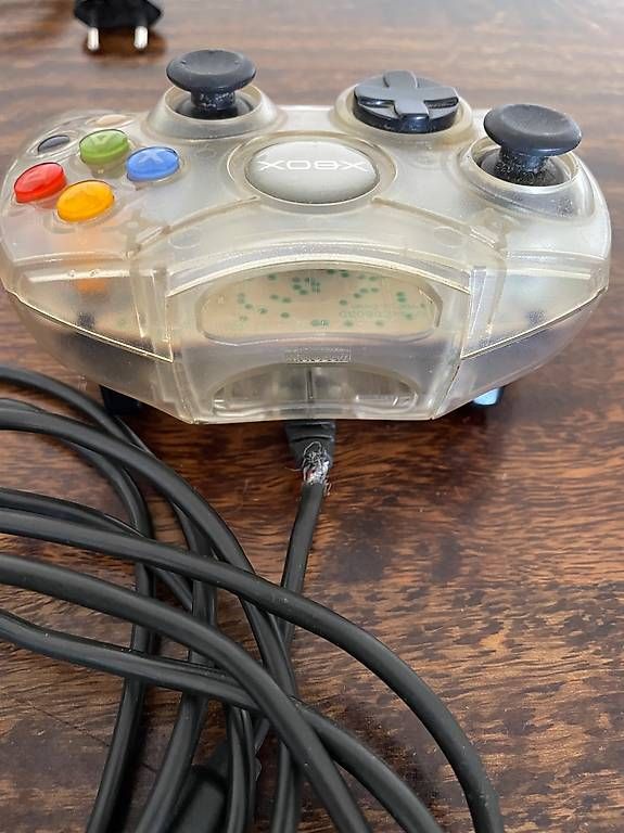 Microsoft Consoles: Xbox classic crystal mit 3 controller – D'occasion à Zürich par aur_7f9w 4