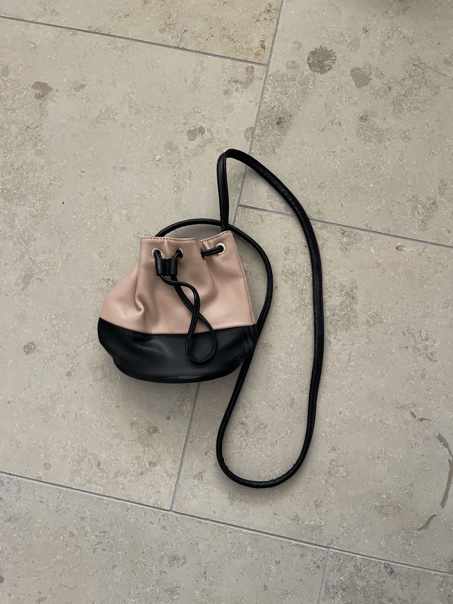 Borse da donna: Tasche Bershka – Usato da Zürich venduto da liz_l6f7
