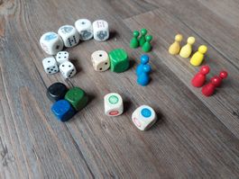 Div. Würfel, Farbwürfe und Spielfiguren