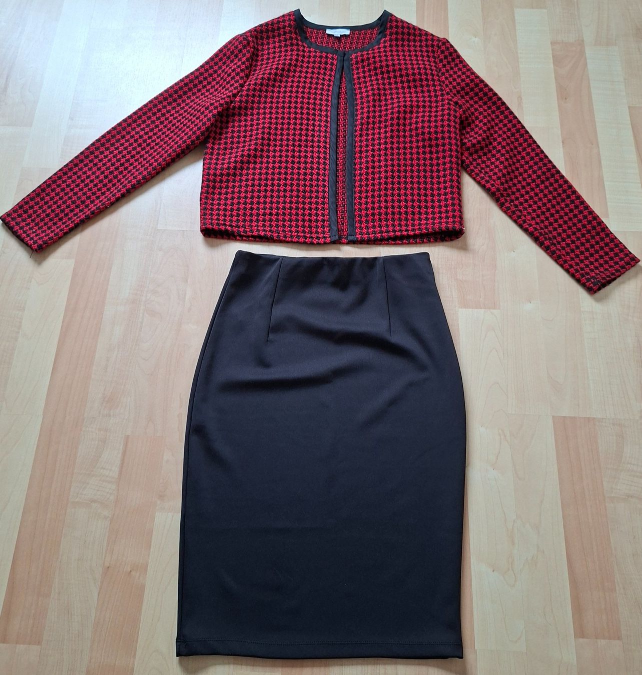 Gonne: Leichte Jacke + Rock – Usato da Niederlenz venduto da ion_gv7d