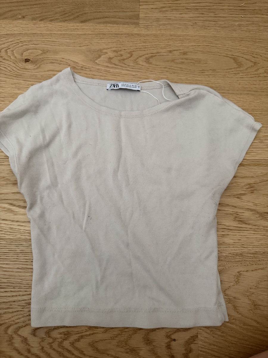 Zara T-shirt: t-shirt Zara – Nuovo (secondo la descrizione) da Carouge GE venduto da goi_krq7