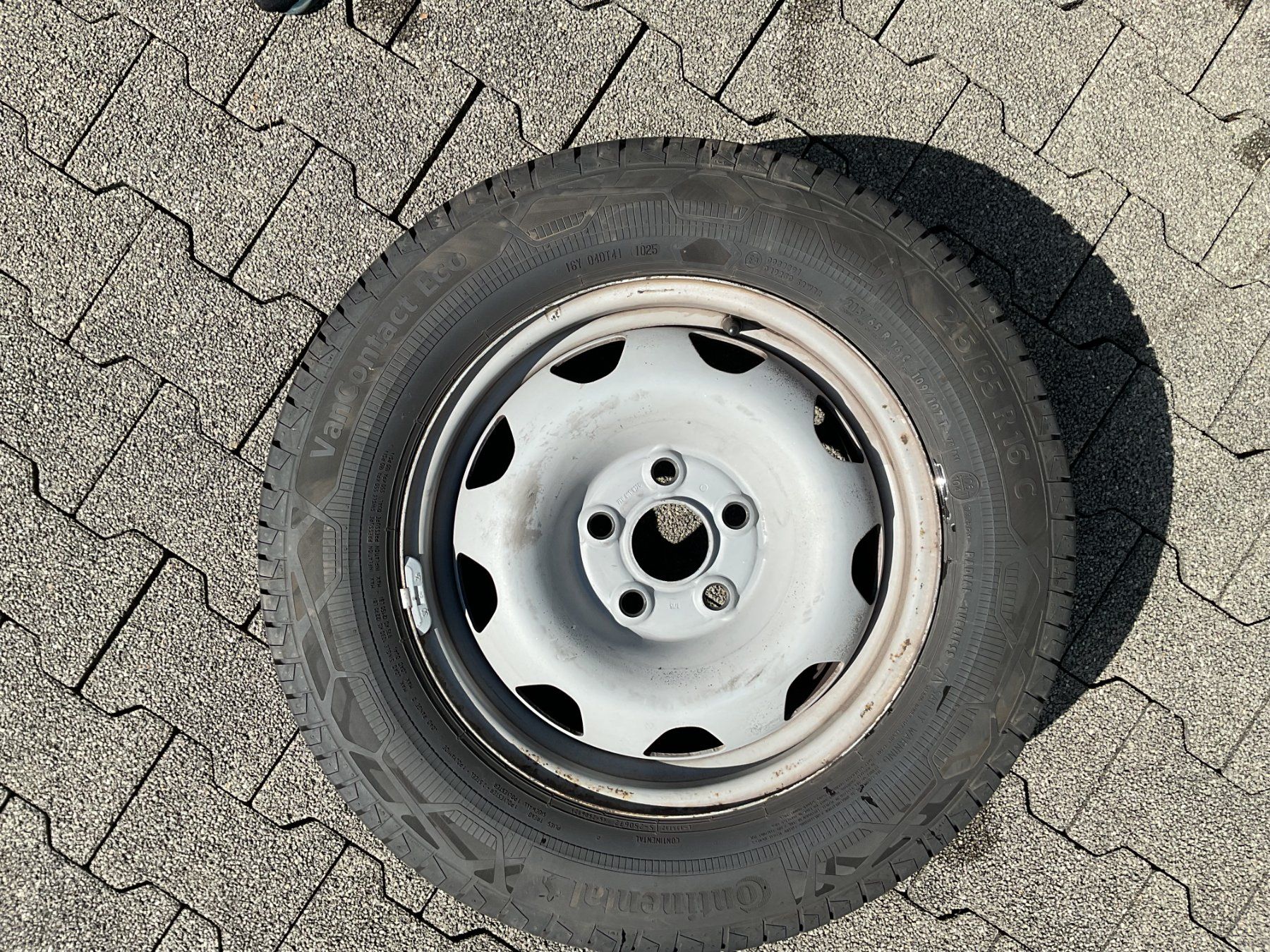 Continental Pneus & Roues: VW T5 Stahlfelgen mit neuwertigen Pneus – D'occasion à Kaltbrunn par KEPE_57 3