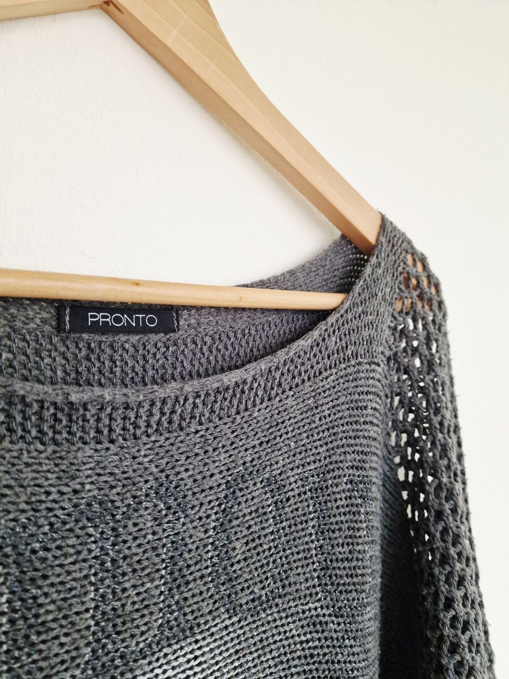 Maglioni & Felpe: Damen Loch Pullover Pronto Gr. S 36 Grau – Usato da Hallau venduto da CHACLA 1