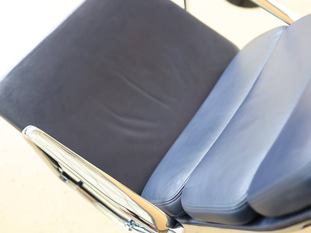 Vitra Sessel: VITRA Soft Pad Sessel EA 222 in Dunkelblauer Farbe – Gebraucht aus Meinisberg von atelier_TILIJA 6