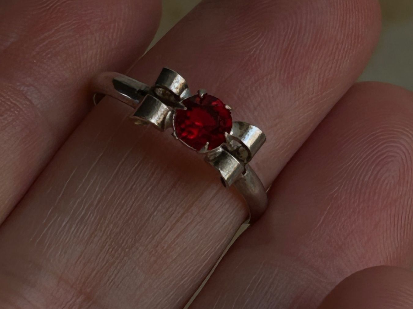 Anelli: Süsser Vintage Ring mit rotem Stein, Grösse 55 – Usato da Laufen venduto da Bellavitaboom