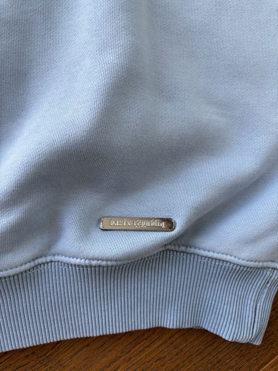 Bershka Pullover & Sweatshirts: Sweatshirt Bershka hellblau Grösse M  – Gebraucht aus Nottwil von jon_wg27 1