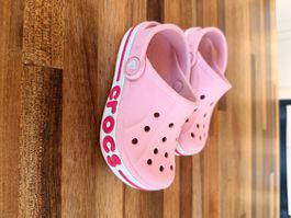 Süsse Crocs für kleine Füsse, Grösse 25, Top!