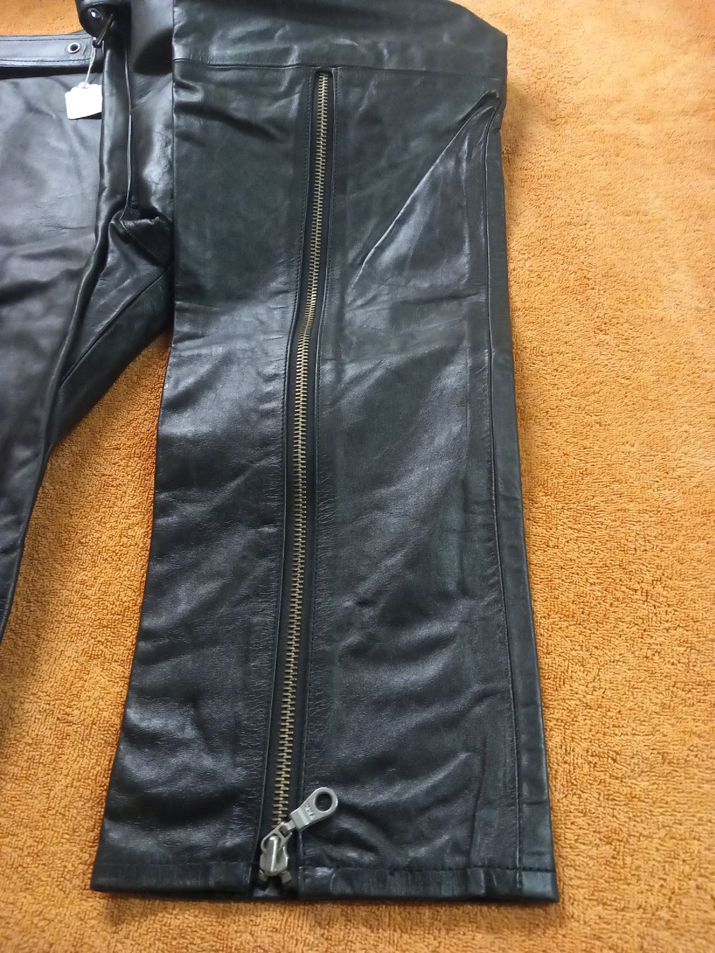 Pantaloni: Damen Lederhose Grösse 32 Fabrikneu – Nuovo e nell'imballaggio originale da Hochwald venduto da motowear-secondhand 3
