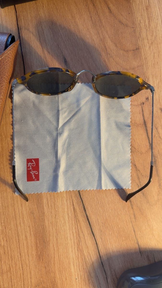 Ray-Ban Occhiali & Lenti: Ray-Ban Sonnenbrille mit Etui – Usato da Bern venduto da oaicu 2