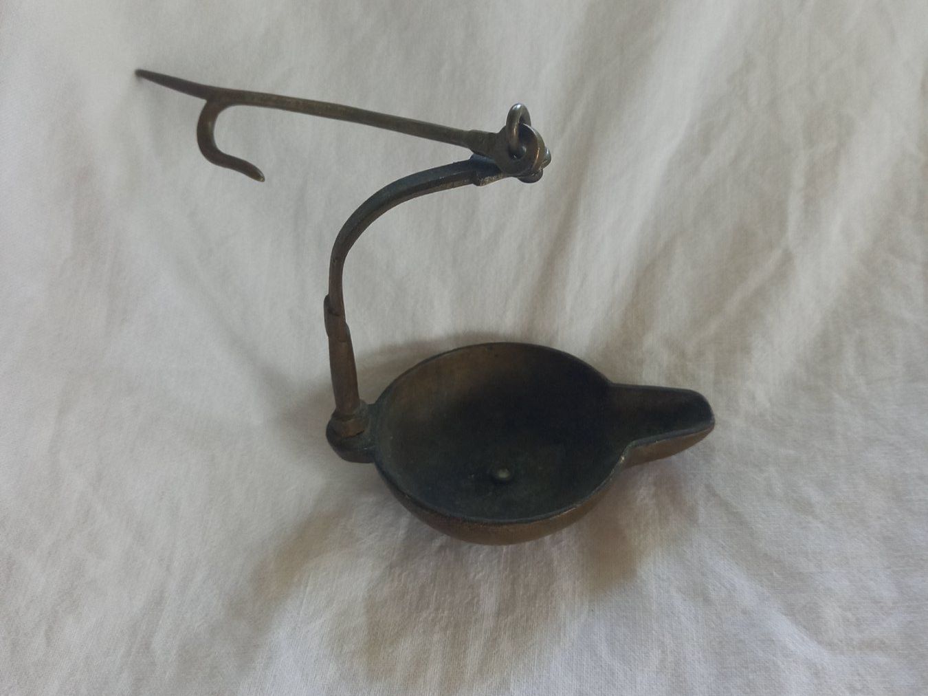 Lampade: Lampe à huile ancienne en laiton – Usato da Rossens FR venduto da Souris1