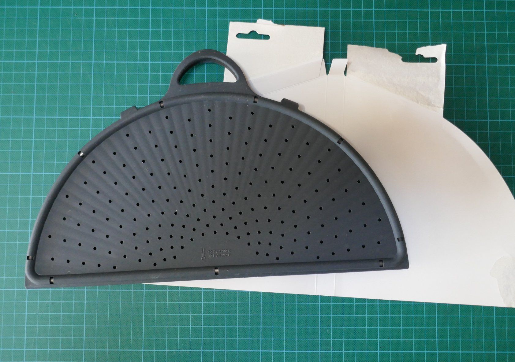 Appareils de cuisine: Spritzschutz . À Table! . Silikon . faltbar . 32 cm – Neuf avec emballage d'origine à Zollikofen par Willmac 1