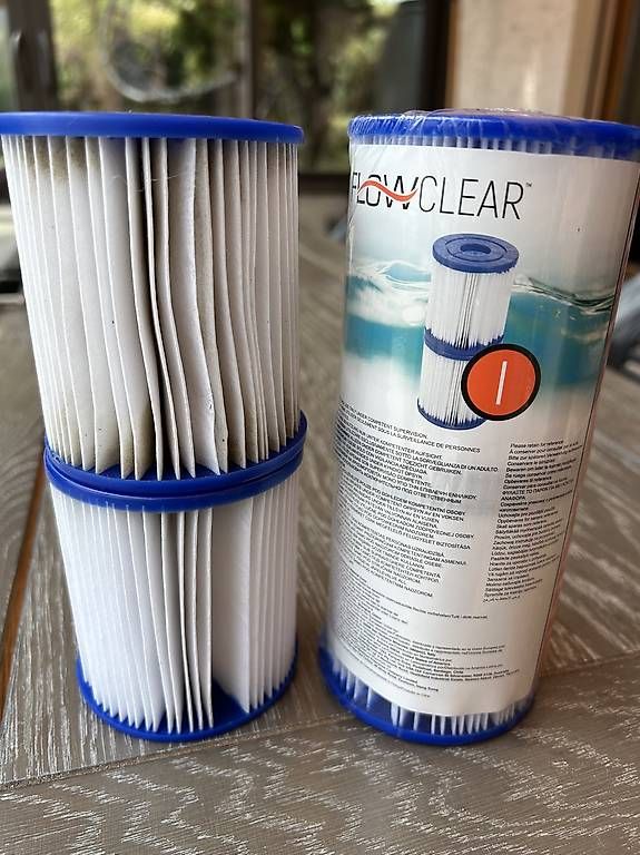 Piscine: Pompes piscine Bestway  et filtre  – Usato da Saint-Aubin venduto da Dionisis 1