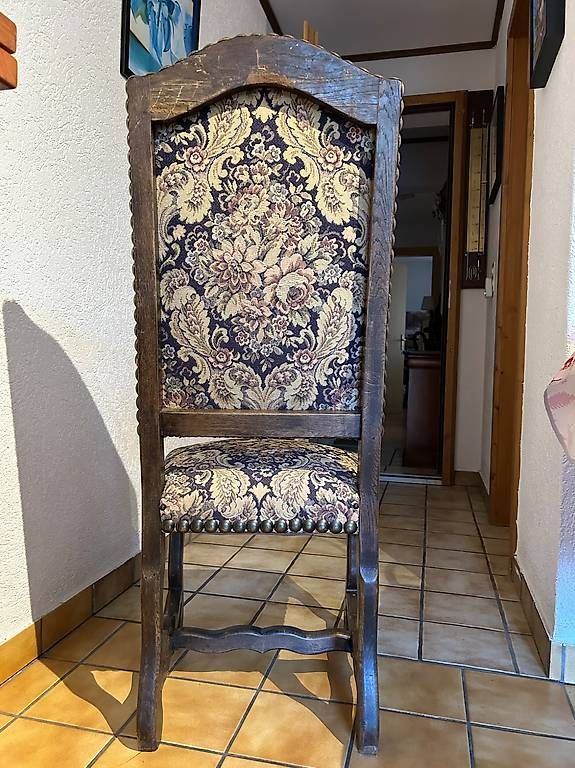 Set di tavolo e panche: Table à manger chaîne massif et 8 chaises – Usato da Chexbres venduto da Rimini68 2