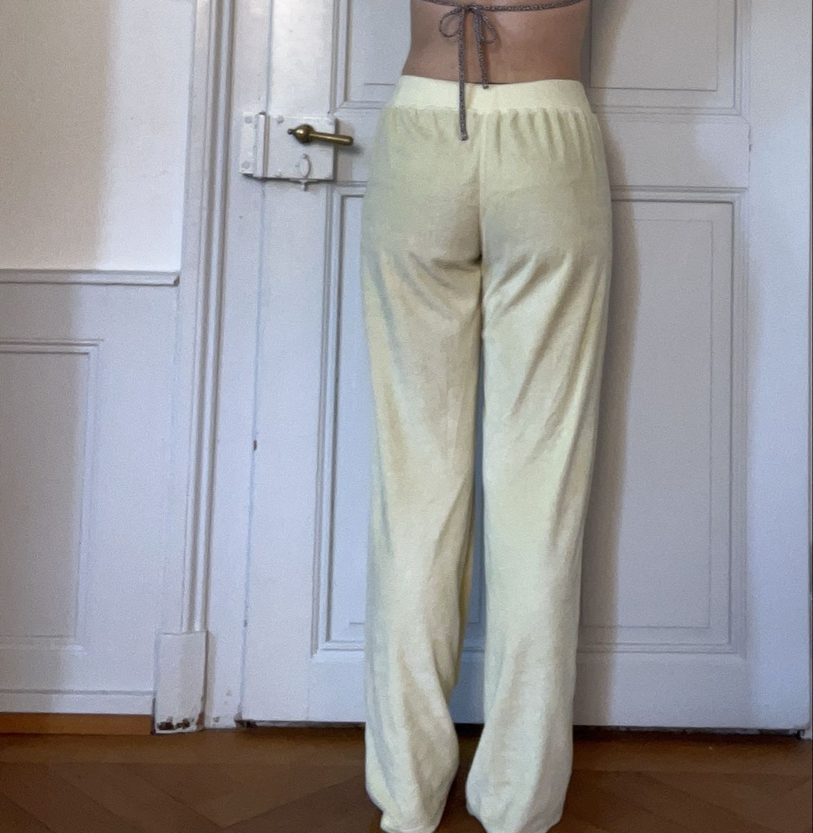 Hosen: Y2k Style Samthose hellgelb, Grösse M – Gebraucht aus Bern von sosophie 2